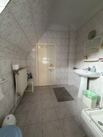 Apartament cu 3 camere semidecomandat, mobilat în Cioplea