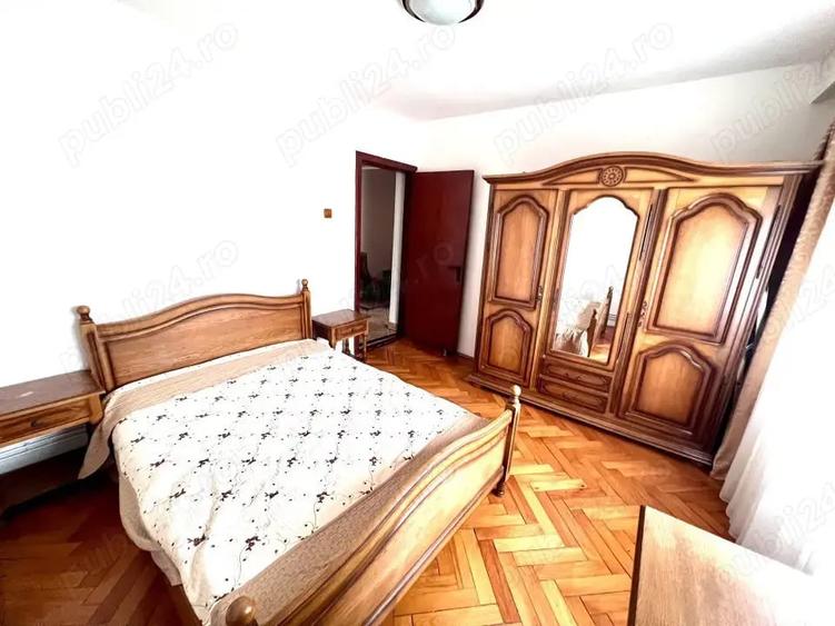 Apartament cu 3 camere decomandat în Girocului