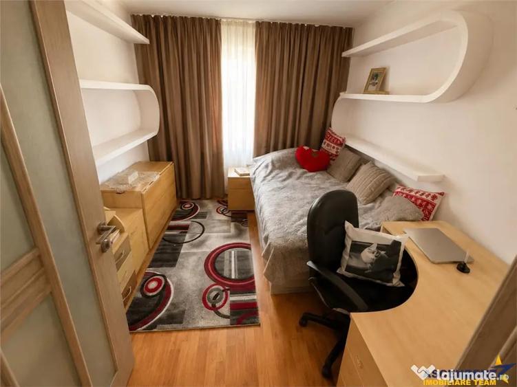 Apartament cu 3 camere decomandat în Calea București