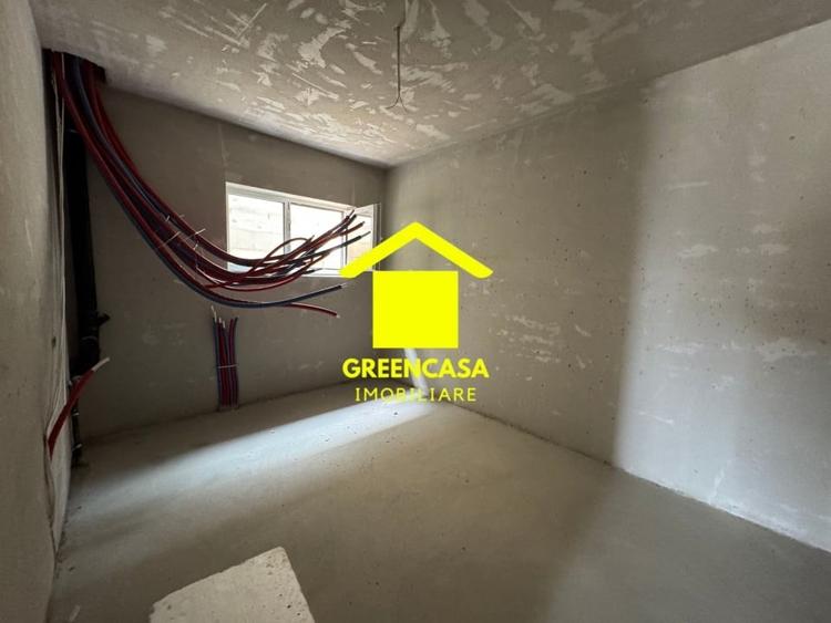 Duplex cu 6 camere cu Canalizare în Iris