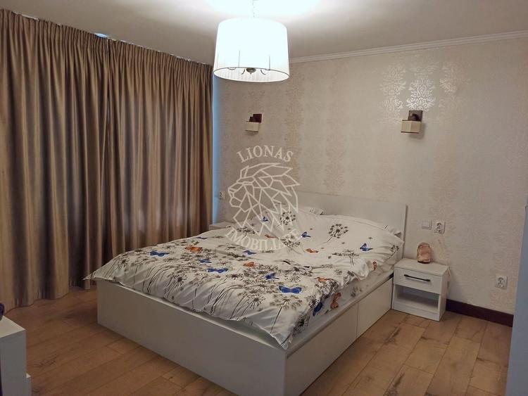 Casă individuală cu 6 camere cu Canalizare în Vest