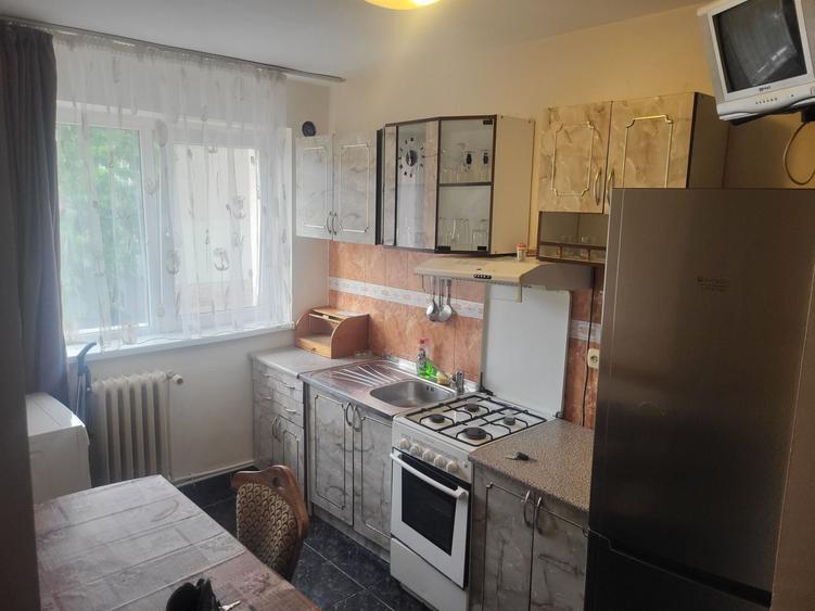 Apartament cu 2 camere semidecomandat în Oinacu