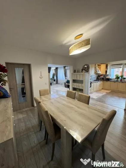 Casă cu 7 camere cu Teren 670 Mp în Săsar