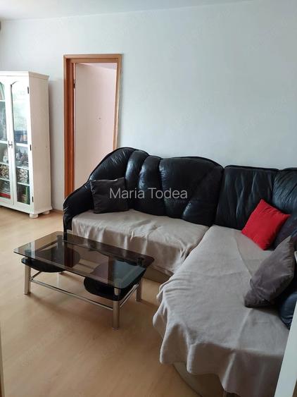 Vand apartament cu 2 camere semidecomandat -Zona Fortuna Vlaicu,etaj 4 4 direct de la proprietar.