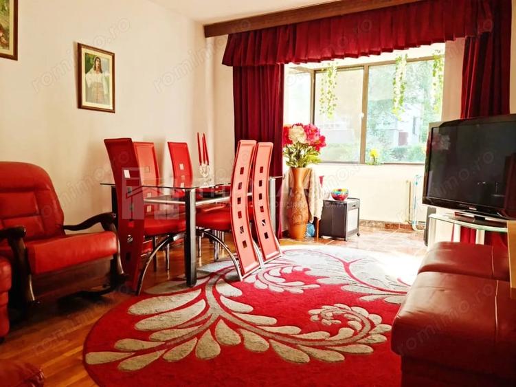 Apartament cu 3 camere decomandat în Răcădău