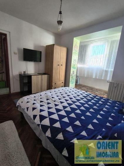 Apartament cu 3 camere semidecomandat în Tomis II