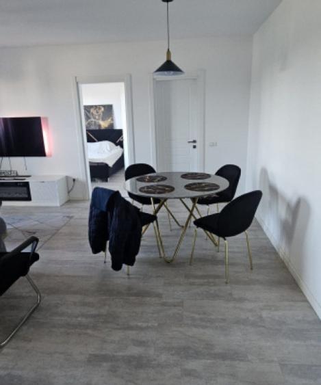 Apartament cu 2 camere decomandat în Km 5