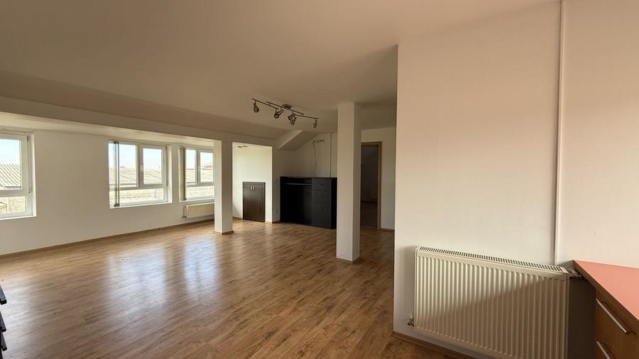 Apartament cu 4 camere decomandat, mobilat în Girocului