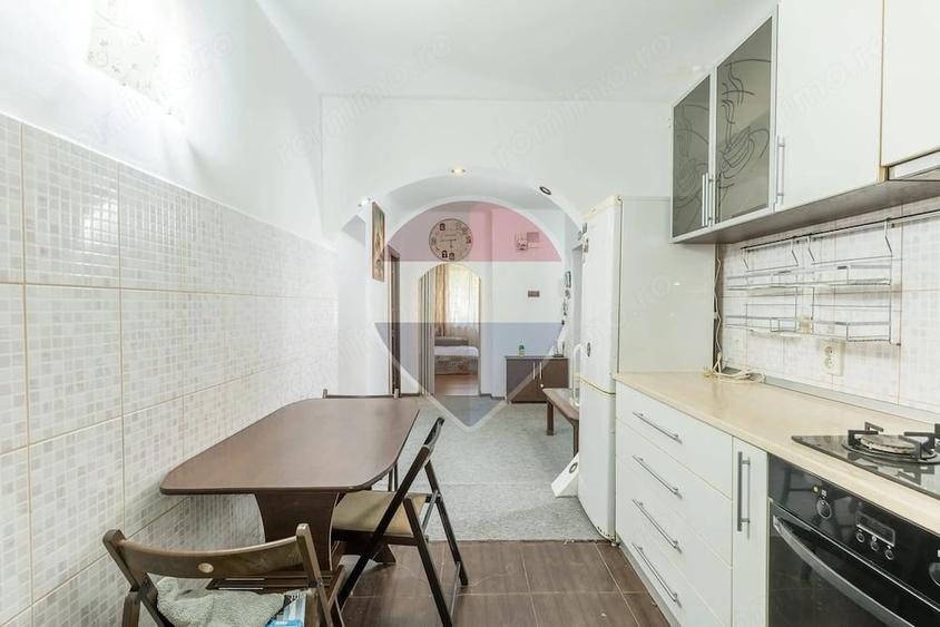 Apartament cu 3 camere decomandat în Filiași