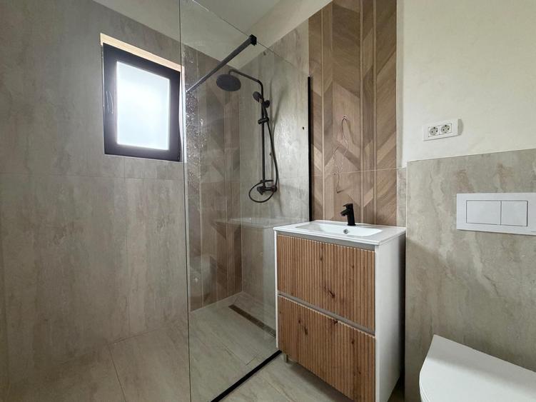 Casă individuală cu 4 camere cu Canalizare în Cetate