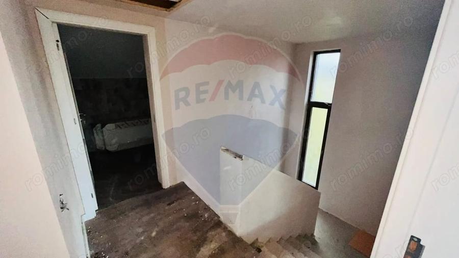 Casă cu 4 camere cu Teren 300 Mp în Hidiș