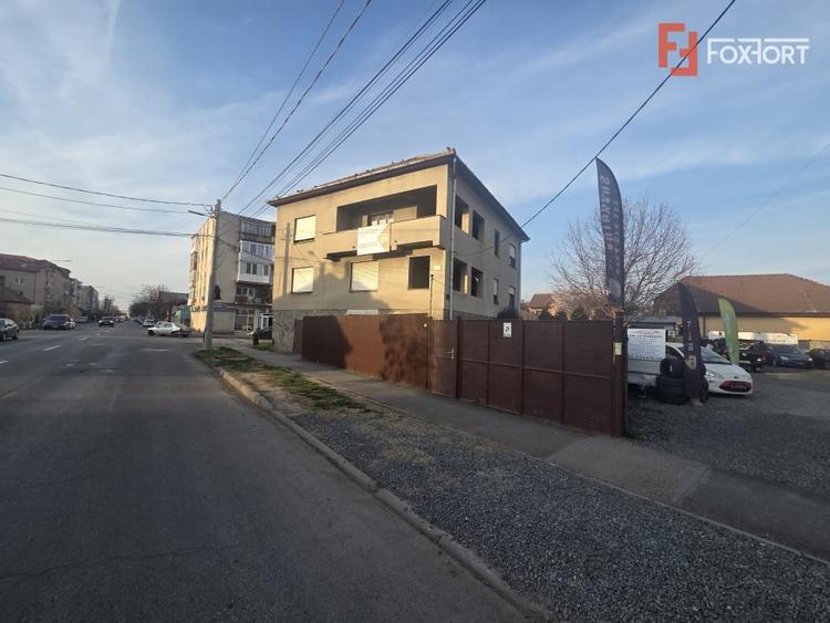 Casă individuală cu 7 camere cu Canalizare în UTA
