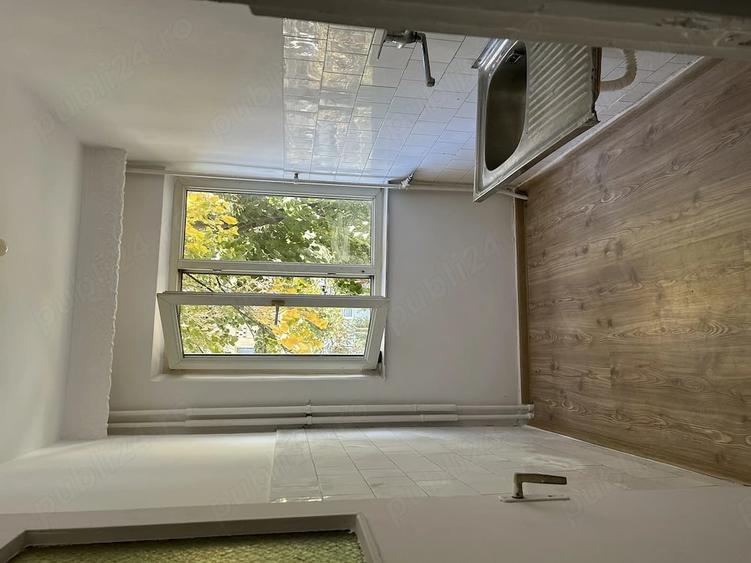 Apartament cu 3 camere semidecomandat în Găvana