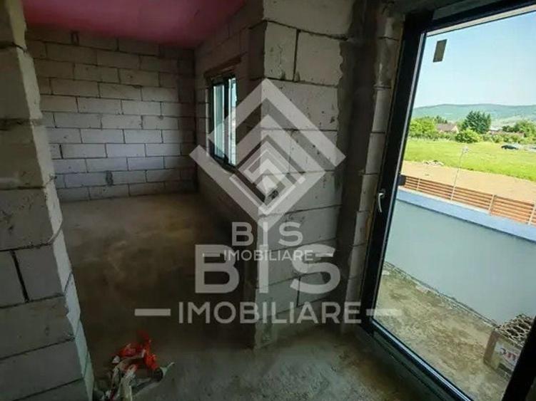 Casă individuală cu 6 camere cu Canalizare în Ultracentral