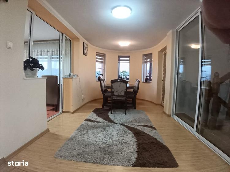 Casă cu 4 camere cu Teren 1000 Mp în Central