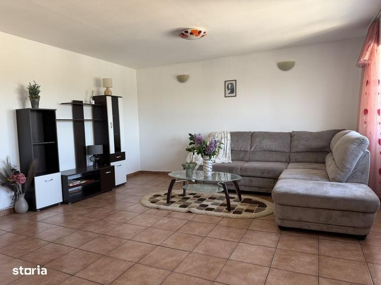 Apartament cu 3 camere decomandat în Banca Națională