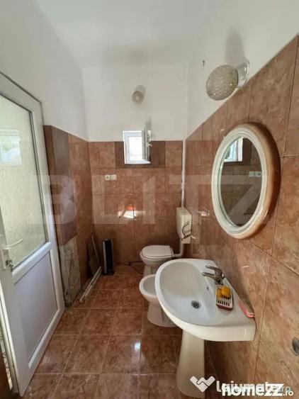 Casă cu 6 camere cu Teren 700 Mp în 700