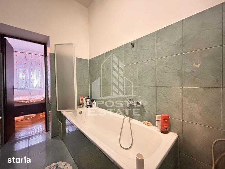 Apartament cu 4 camere în P-ța Maria