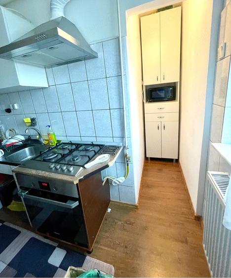 Apartament cu 4 camere decomandat, mobilat în Ostroveni