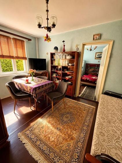 Apartament cu 3 camere semidecomandat în Micro 19