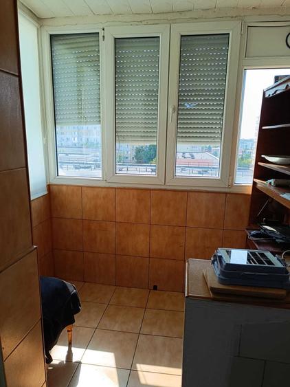 Apartament cu 3 camere decomandat în Vitan