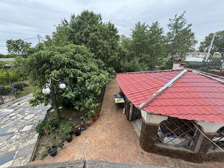 Casă individuală cu 8 camere cu Teren 1000 Mp în Radomirești