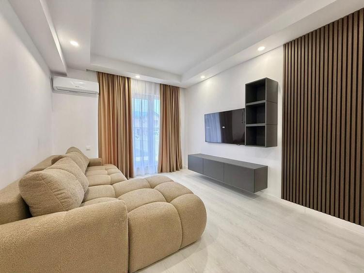 Apartament cu 3 camere decomandat în Ștefăneștii de Jos