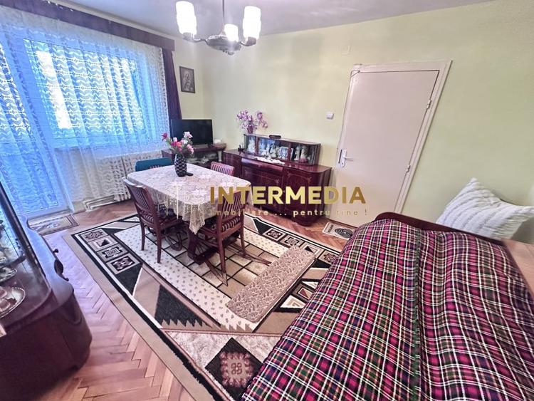 Apartament cu 2 camere semidecomandat, mobilat în Cetate