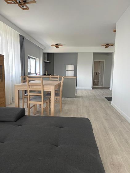 Apartament cu 3 camere decomandat în Palazu Mare