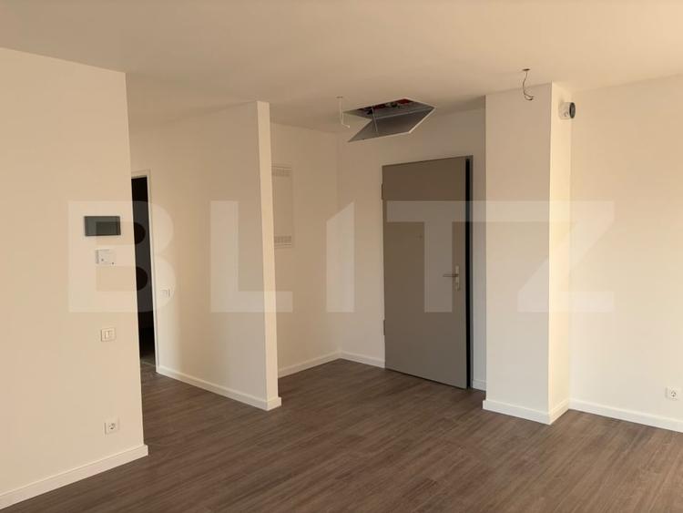 Apartament cu 3 camere semidecomandat în Semicentral