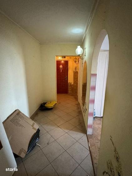 Apartament cu 3 camere semidecomandat în Central