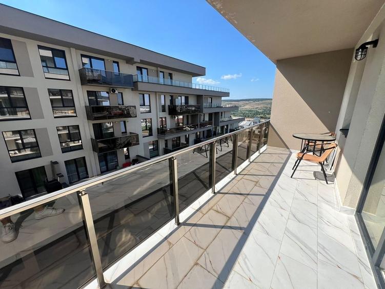 Apartament cu 2 camere semidecomandat, mobilat în Florești