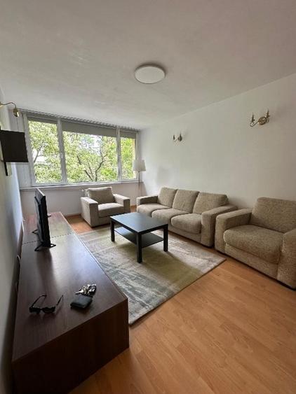 Apartament cu 3 camere semidecomandat, mobilat în Arcul de Triumf