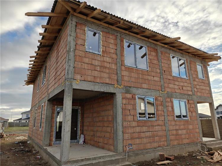 Duplex cu 4 camere cu Canalizare în Moșnița Nouă