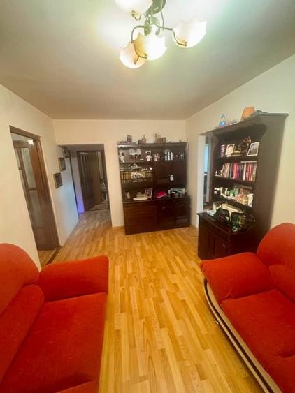 Apartament cu 4 camere decomandat în Central