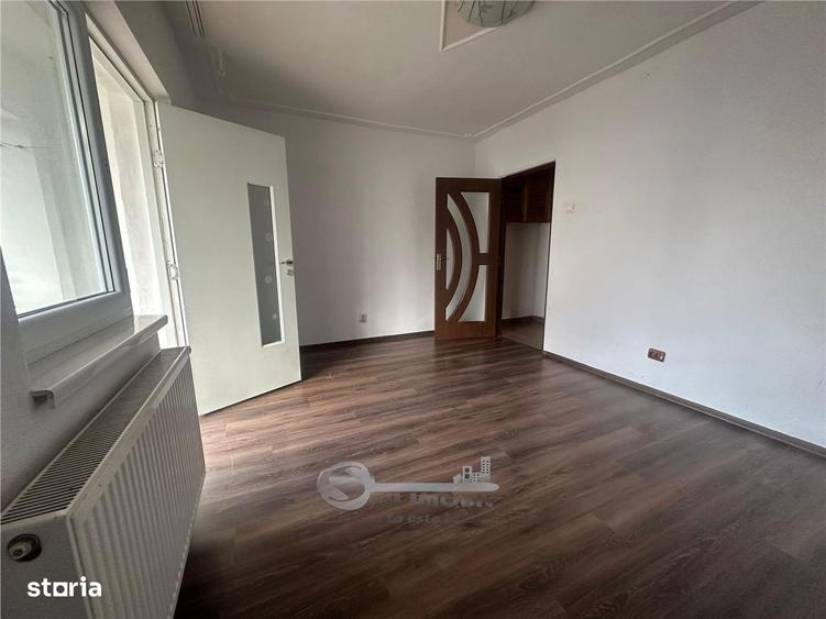 Apartament cu 2 camere decomandat în Podul de Fier