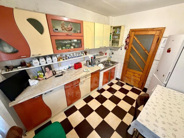 4 camere decomandate - Craiovita Noua - etaj 2 cu 2 bai - bloc 1982 - - 3