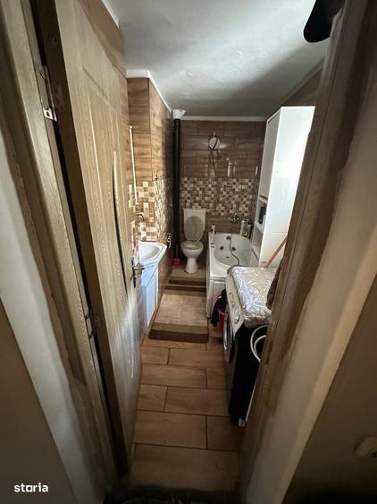 Casă cu 4 camere cu Teren 250 Mp în Călugareni