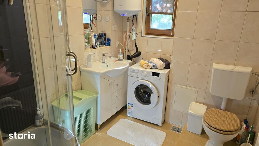 Casă cu 5 camere cu Teren 1054 Mp în Zăvoi