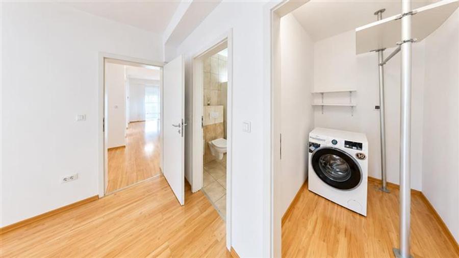 Apartament cu 3 camere decomandat, mobilat în Avantgarden