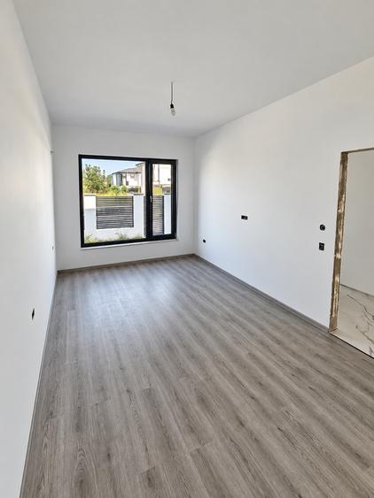 Casă cu 5 camere cu Canalizare în Tunari