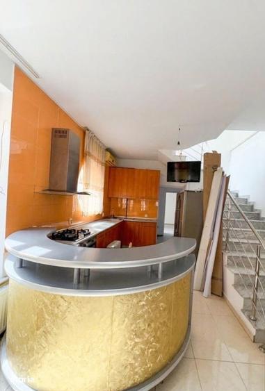 Apartament cu 4 camere în Craiovița Nouă