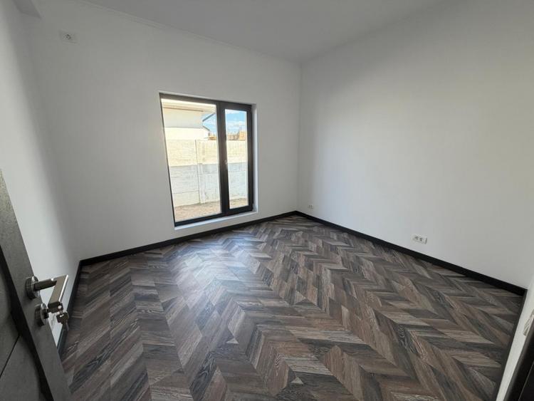 Casă individuală cu 4 camere cu Canalizare în Central