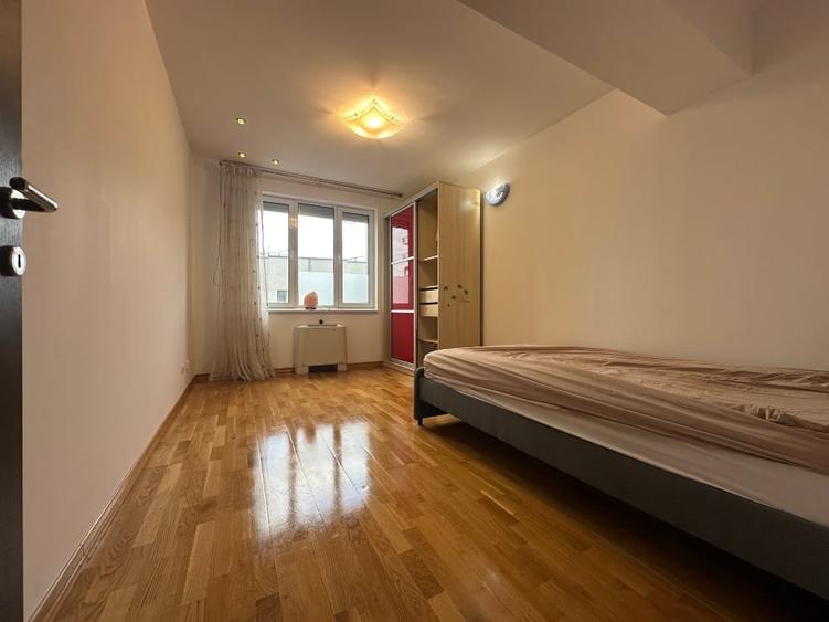 Apartament cu 4 camere, mobilat în Calea Călărașilor