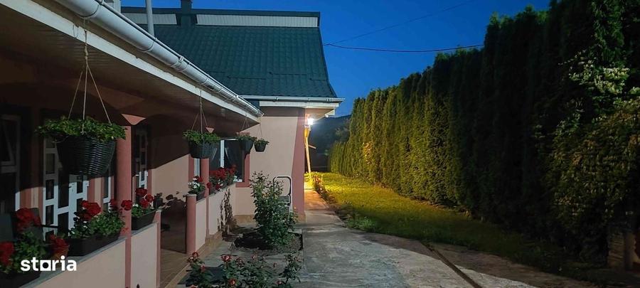 Casă cu 4 camere în Vânători-Neamț
