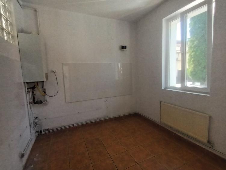 Spațiu comercial, de 35 mp, în Drumul Carului