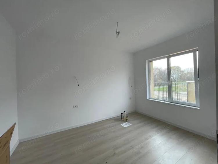 Casă cu 5 camere cu Teren 470 Mp în Ghiroda