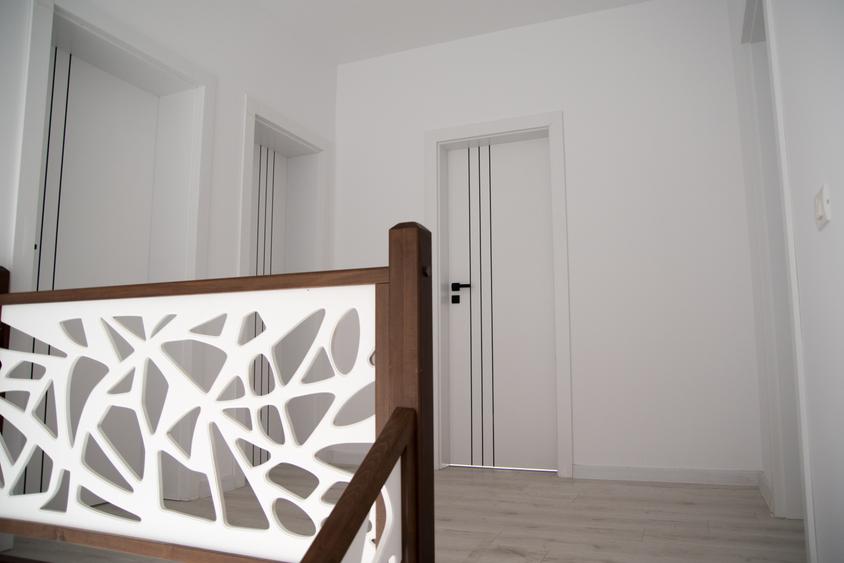 Duplex cu 5 camere cu Canalizare în Mehala