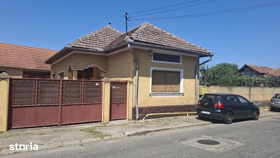 Casă cu 3 camere cu Teren 651 Mp în Central