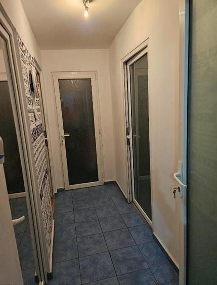 Apartament cu 3 camere semidecomandat în Alexandru Obregia